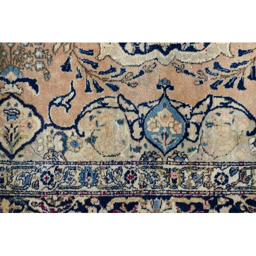 952 - An Antique Isfahan rug, 199 x 143cm