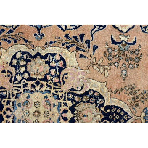 952 - An Antique Isfahan rug, 199 x 143cm