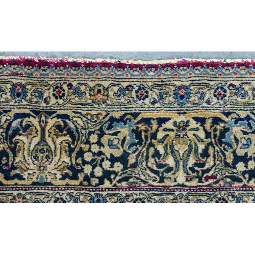 952 - An Antique Isfahan rug, 199 x 143cm