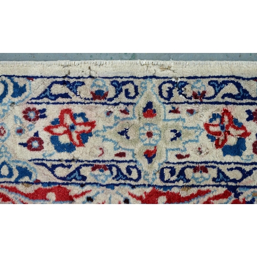 950 - An Isfahan rug with silk highlights, 193 x 124cm