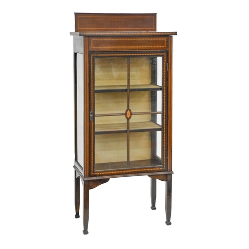 1068 - An Edwardian inlaid mahogany china cabinet, with barber pole stringing, 135cm h; 34 x 62cm... 