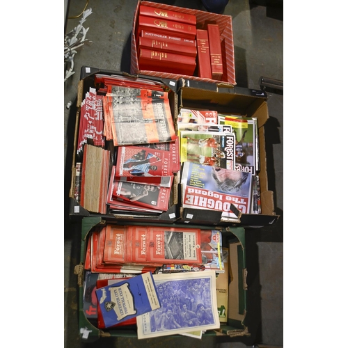 1156 - Football memorabilia. A quantity of Nottingham Forest and other match day programmes and fanzines, i... 