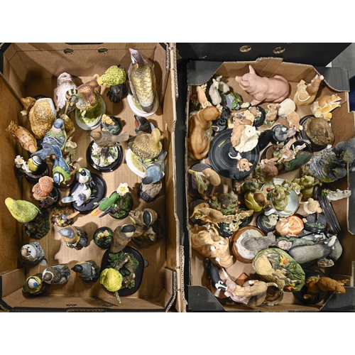 1170 - A quantity of ceramic and resin animals, by Border Fine Arts, Leonardo and others