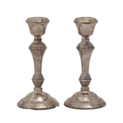 304 - A pair of Elizabeth II silver candlesticks, 21cm h, by W I Broadway & Co, Birmingham 1982, loade... 