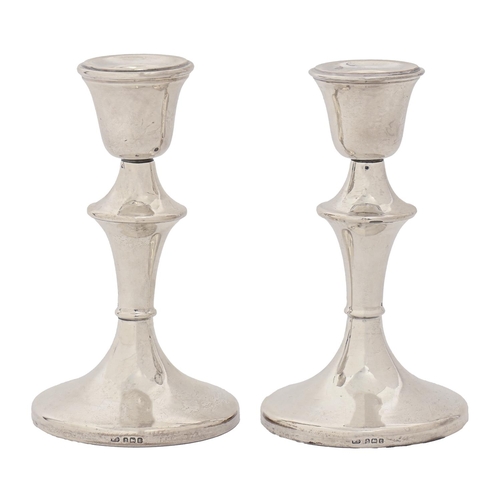 353 - A pair of George V silver candlesticks, 15cm h, by William Devenport, Birmingham 1918, loaded... 