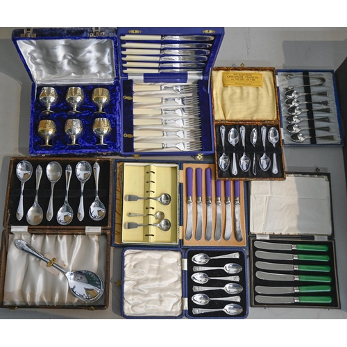 370 - Miscellaneous plated ware,  to include cased sets of flatware, etc