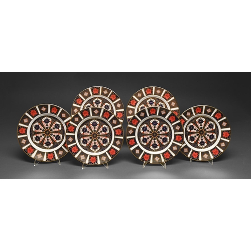 423 - Six Royal Crown Derby Imari pattern plates, late 20th c, 21.5cm diam, printed mark