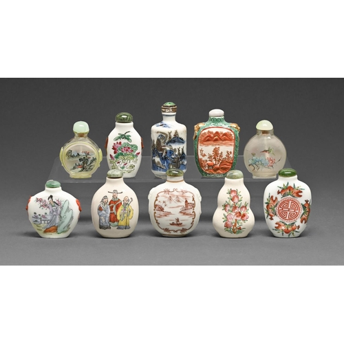 475 - Ten Chinese glass and porcelain snuff bottles, 20th c, including a blue and white cylindrical exampl... 