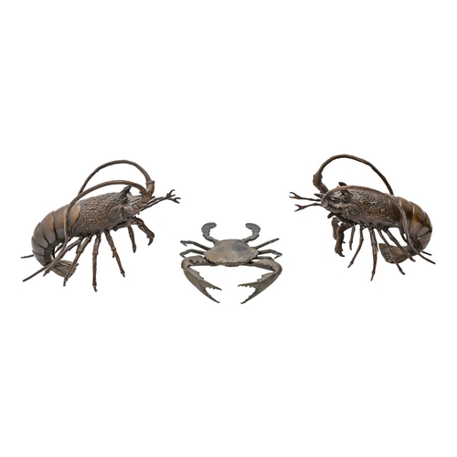 570 - A pair of Japanese style bronze lobsters, second half 20th c, 20 x 30cm and a contemporary Japanese ... 