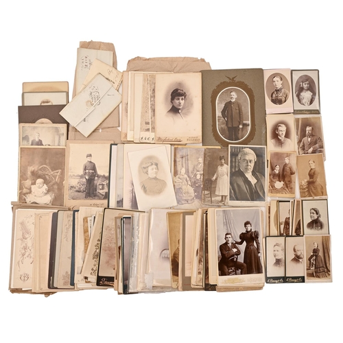 694 - Miscellaneous Victorian cartes de visite, cabinet portraits and other photographs, by various, mainl... 