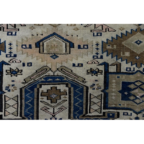 924 - A rug, late 19th/early 20th c, 163 x 131cm