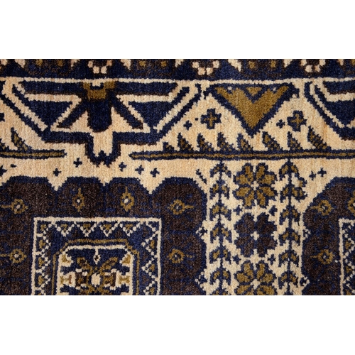 952 - A Persian Baluch rug, 127 x 82cm