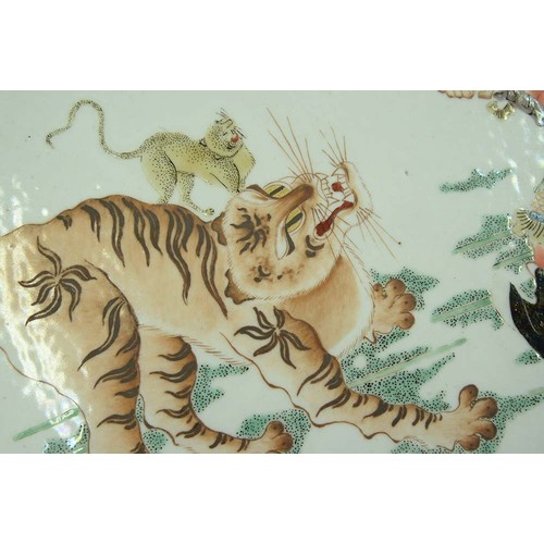 436 - A Chinese famille verte dish, 19th c, enamelled with a ferocious tiger and equally ferocious man, th... 