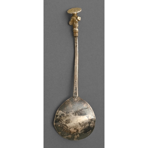 168 - An unascribed English silver apostle spoon, St Peter, early 17th c, the nimbus to the gilt terminal ... 