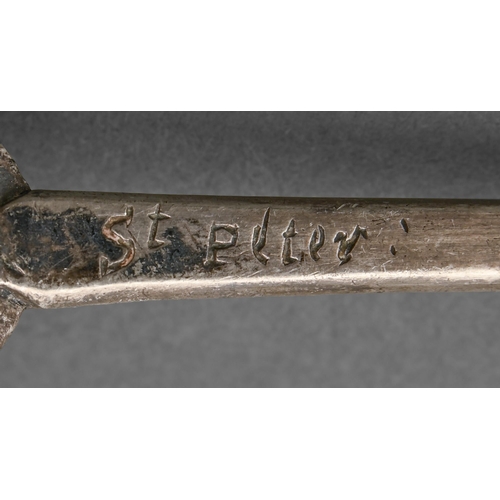 168 - An unascribed English silver apostle spoon, St Peter, early 17th c, the nimbus to the gilt terminal ... 