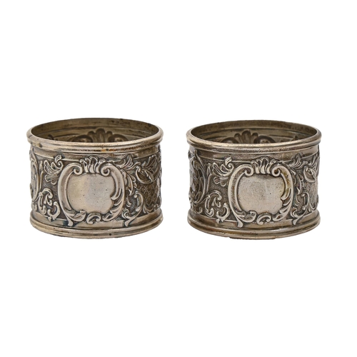 183 - A pair of Victorian silver rococo revival napkin rings, decorated with mask, by The Goldsmiths &... 