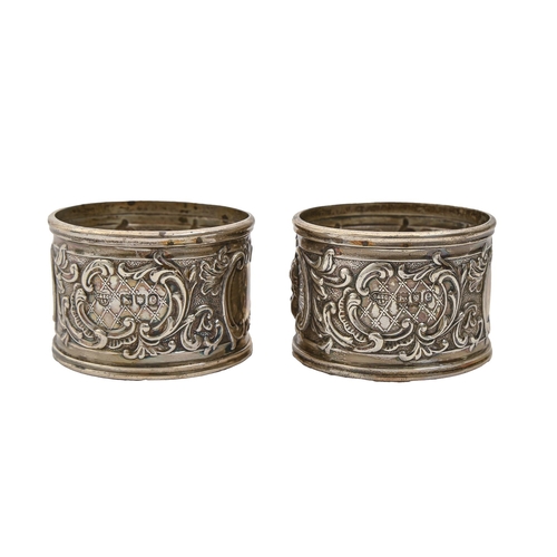 183 - A pair of Victorian silver rococo revival napkin rings, decorated with mask, by The Goldsmiths &... 