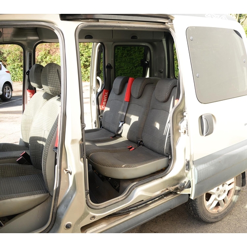 504 - Motor car. Renault Kangoo DCI 4x4, manual diesel, 142367 miles, Spanish registration 0805FBZ... 