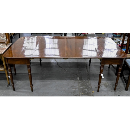 1136 - A mahogany dining table, 20th c, on eight turned legs with two leaves, 73cm h; 112 x 206cm... 