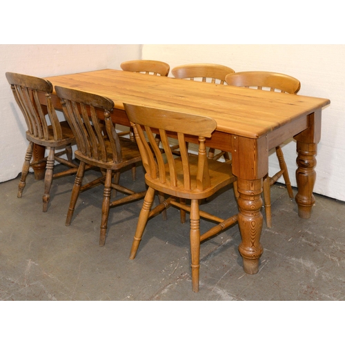 1219 - A waxed pine kitchen table and six kitchen chairs