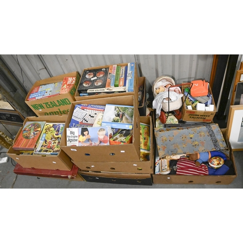 1225 - An extensive collection of board games, jigsaw puzzles, dolls, etc