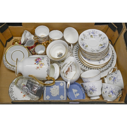 1247 - A 1950s Zena English bone china floral tea service, a Colclough bone china tea service, etc... 