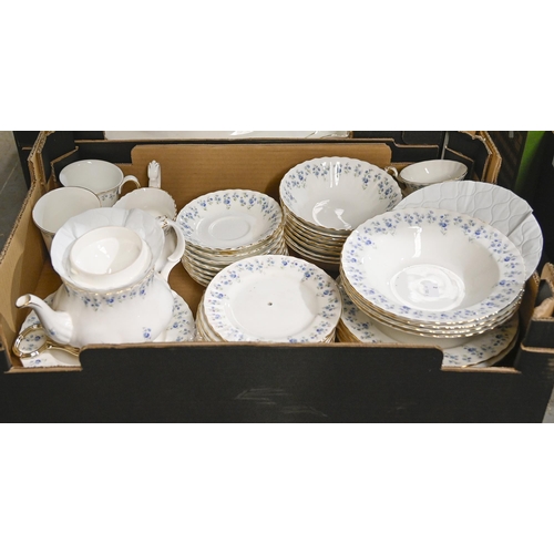 1261 - A Royal Albert bone china Memory Lane pattern dinner service