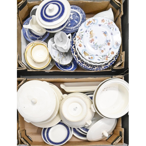 1282 - A Wedgwood cream coloured earthenware Edme dinner service and miscellaneous other ceramics... 