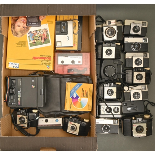 1323 - Miscellaneous Kodak roll film cameras, including various Brownie Instamatic and Duaflex, EK200 Insta... 