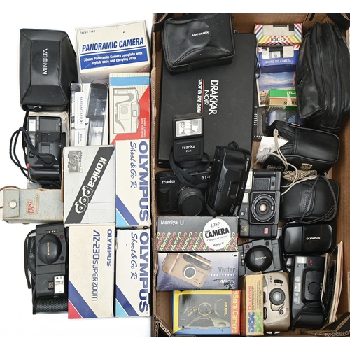 1324 - Miscellaneous digital compact and other cameras, including Olympus and Minolta