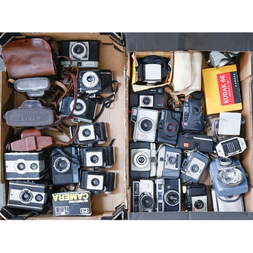 1330 - Miscellaneous 35mm single lens reflex and other cameras, flash guns and accessories, several cased... 