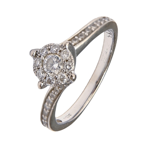 193 - A diamond ring, with diamond shoulders, in 18ct white gold, 3.6g, size J