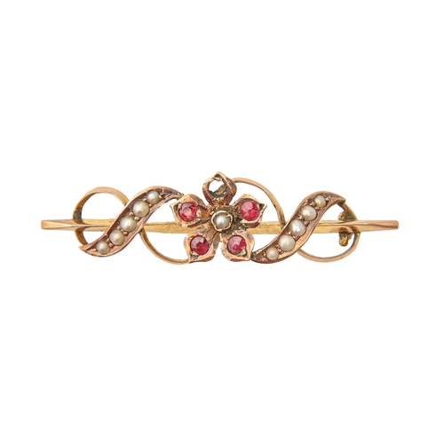 220F - An Edwardian synthetic ruby and split pearl bar brooch, in 9ct gold, 39mm, Birmingham 1905, 1.8g... 