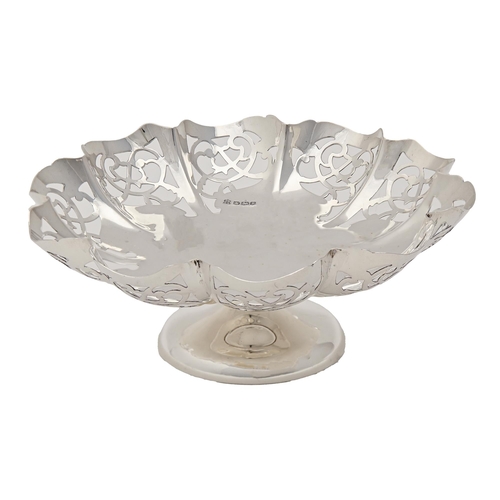 337 - A George V pierced silver bonbon dish, 15.5cm diam, by James Deakin & Sons, Sheffield 1932, 4ozs... 