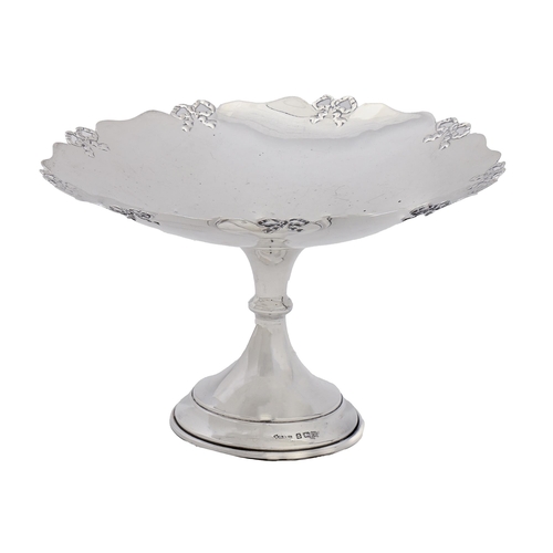 341 - A George V silver cake stand, with ribbon bow border, 19.5cm diam, by Britton, Gould & Co, Birmi... 