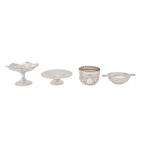 345 - Three George V pierced silver bonbon dishes, 11.5cm diam and smaller, Birmingham, by various makers,... 