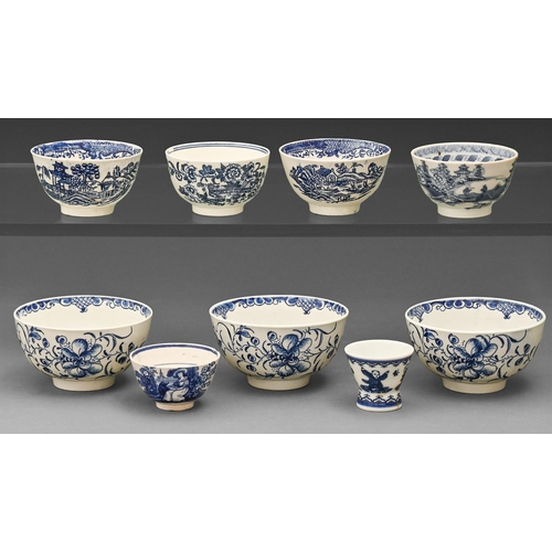 517 - A set of three Worcester blue and white bowls, c1770, painted with the Mansfield pattern, 10cm diam,... 