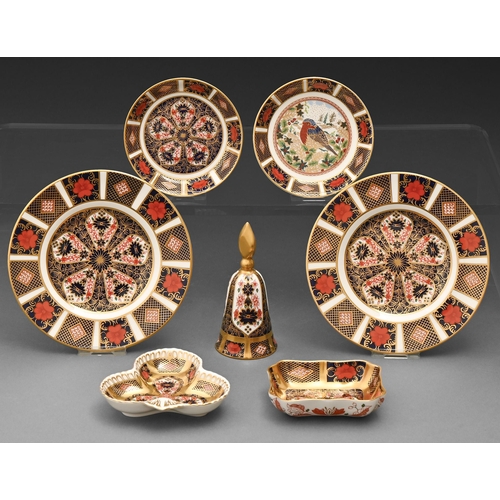 519 - A Royal Crown Derby Imari pattern bell, four sweetmeat dishes and a pair of plates, late 20th c, bel... 