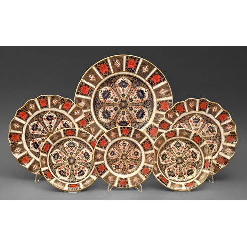 521 - Four Royal Crown Derby Imari plates and a pair of bowls, late 20th c, 27cm diam and smaller, printed... 