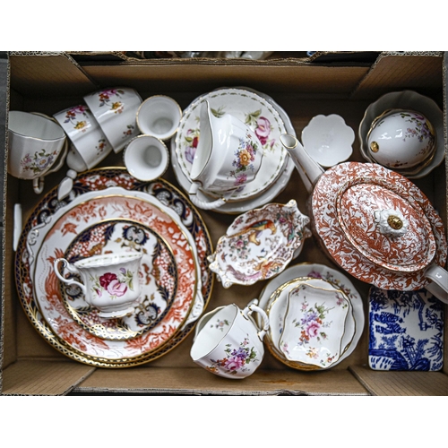 553 - Miscellaneous Royal Crown Derby tea ware, to include Derby Posies, Japan and Aves patterns, etc... 