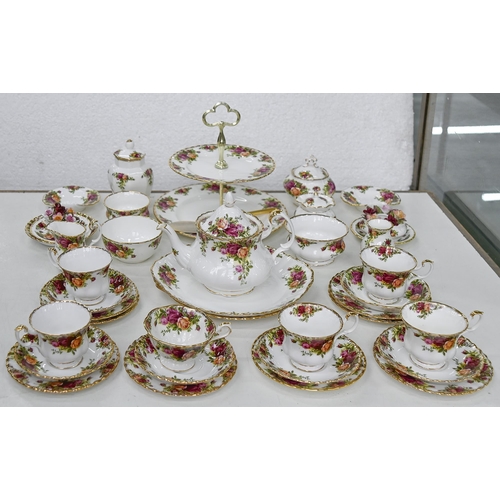 556 - A Royal Albert Old Country Roses pattern tea service and related ornamental ware