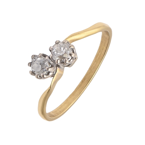 95 - A diamond crossover ring, with old cut diamonds, in gold, 2.7g, size P