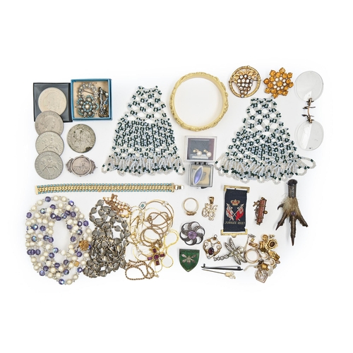 117 - Costume jewellery including silver brooches