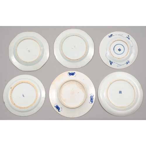 135 - Four and a pair of Chinese blue and white plates, 18th and 19th c, painted with dragons, landscape o... 