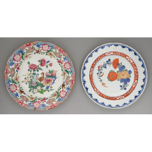 157 - A Chinese Imari plate, late 18th c, enamelled with chrysanthemums and gilt, 23cm diam and a Chinese ... 