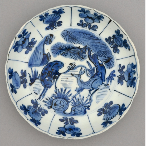 239 - A Chinese blue and white Swatow Ware dish, 17th c, with gently curved cavetto, freely painted with t... 