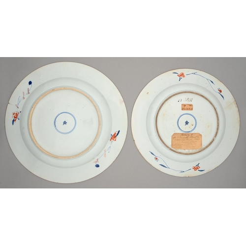 247 - Two graduated Chinese Imari dishes, 18th c, decorated with flowers in panelled border linked by chai... 