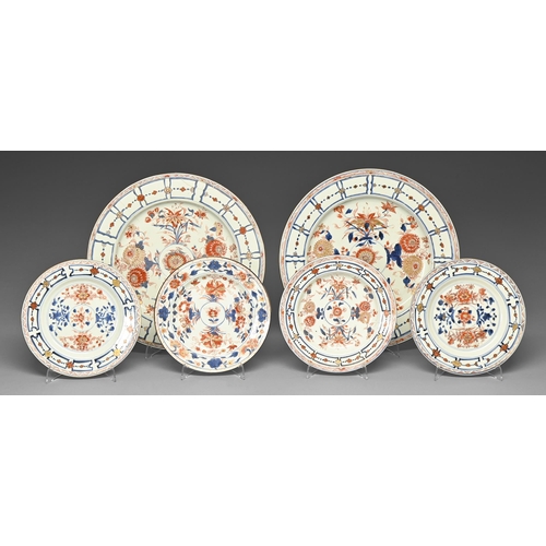 250 - Two Chinese Imari and three plates, similar to the three preceding lots, 18th c, largest dish 36cm d... 