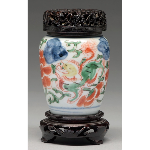 275 - A Chinese wucai jar, 17th c, of shouldered form with short neck, sketchily painted in underglaze blu... 