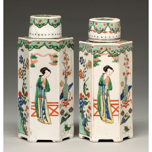 293 - A pair of Samson 'famille verte' hexagonal tea caddies and covers, c1900, the sides painted with a l... 